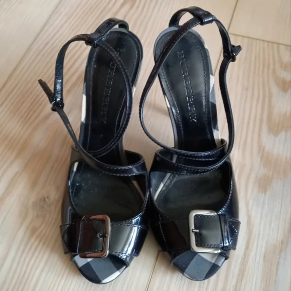 NWOB Burberry Heels - Picture 2 of 5